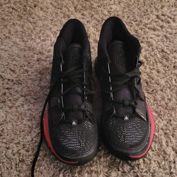Nike Kyrie 7 size 8 men's black with red accents. - Picture 1 of 3